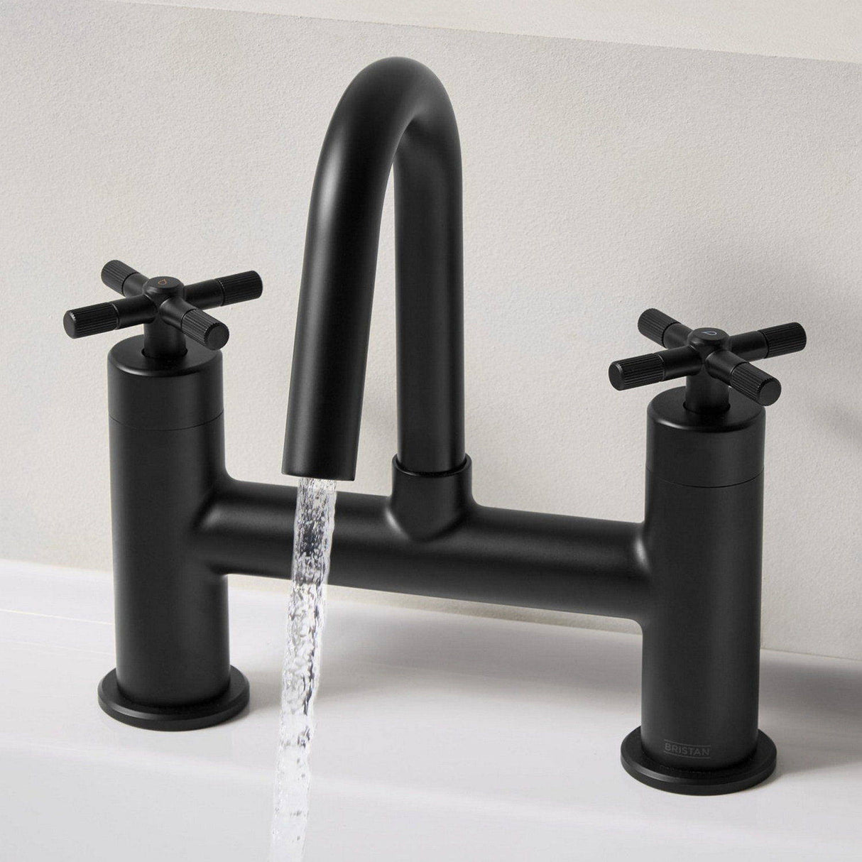 CRUBFBLK Bristan Cruzar Black Bath Filler Close Up