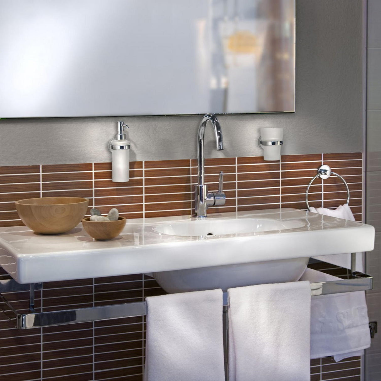 Smedbo Home Soap Dispenser and Holder in Polished Chrome