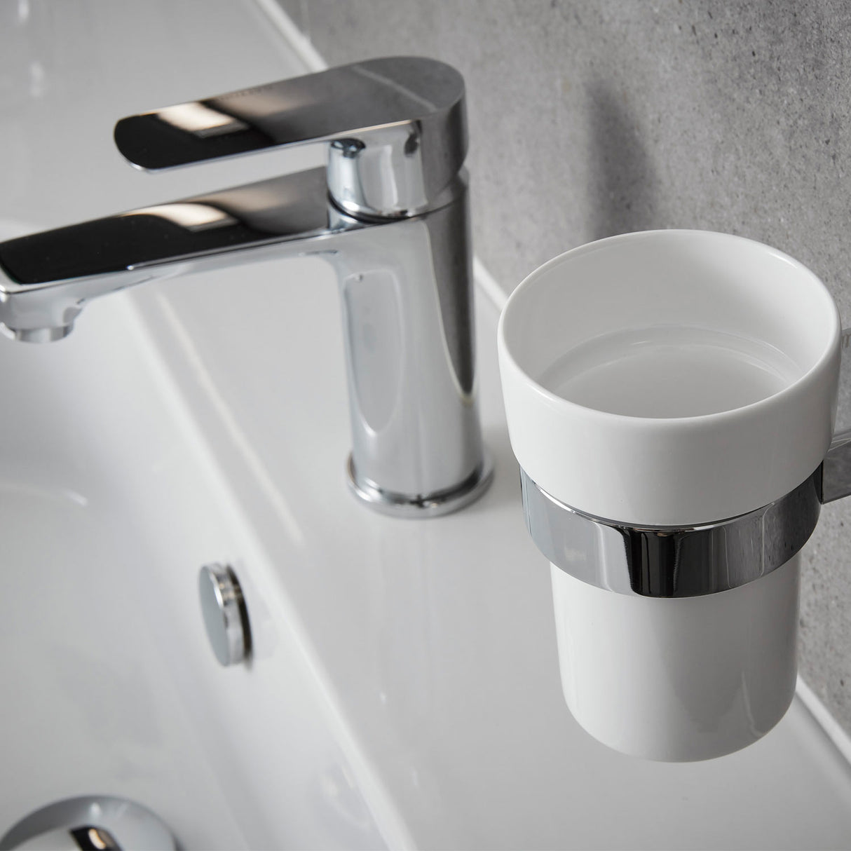 Miller Boston Tumbler Holder in Chrome lifestyle