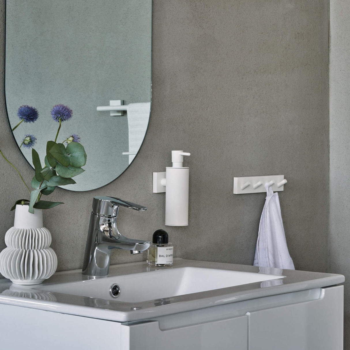 Smedbo House Quadruple Hook White