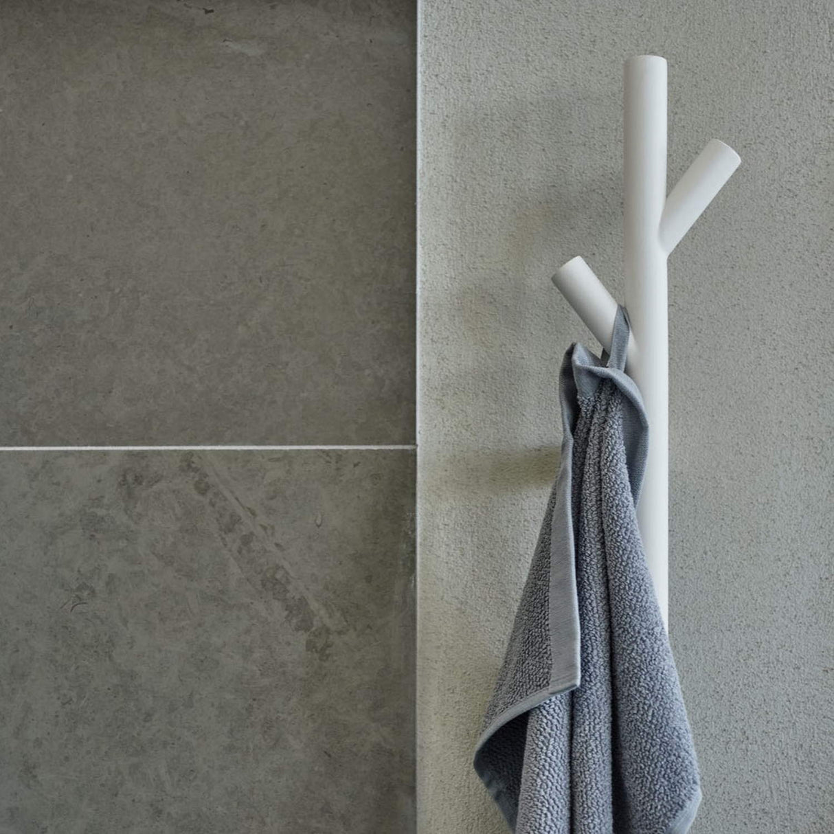 FX710 Smedbo Dry Tree Electric 1720mm White Towel Warmer Close Up