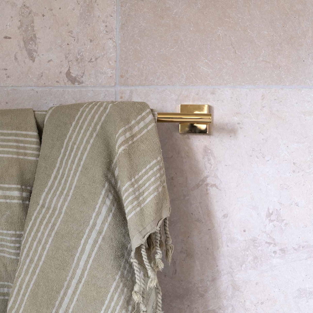 RV3464 Smedbo House Polished Brass Single Towel Rail Close Up