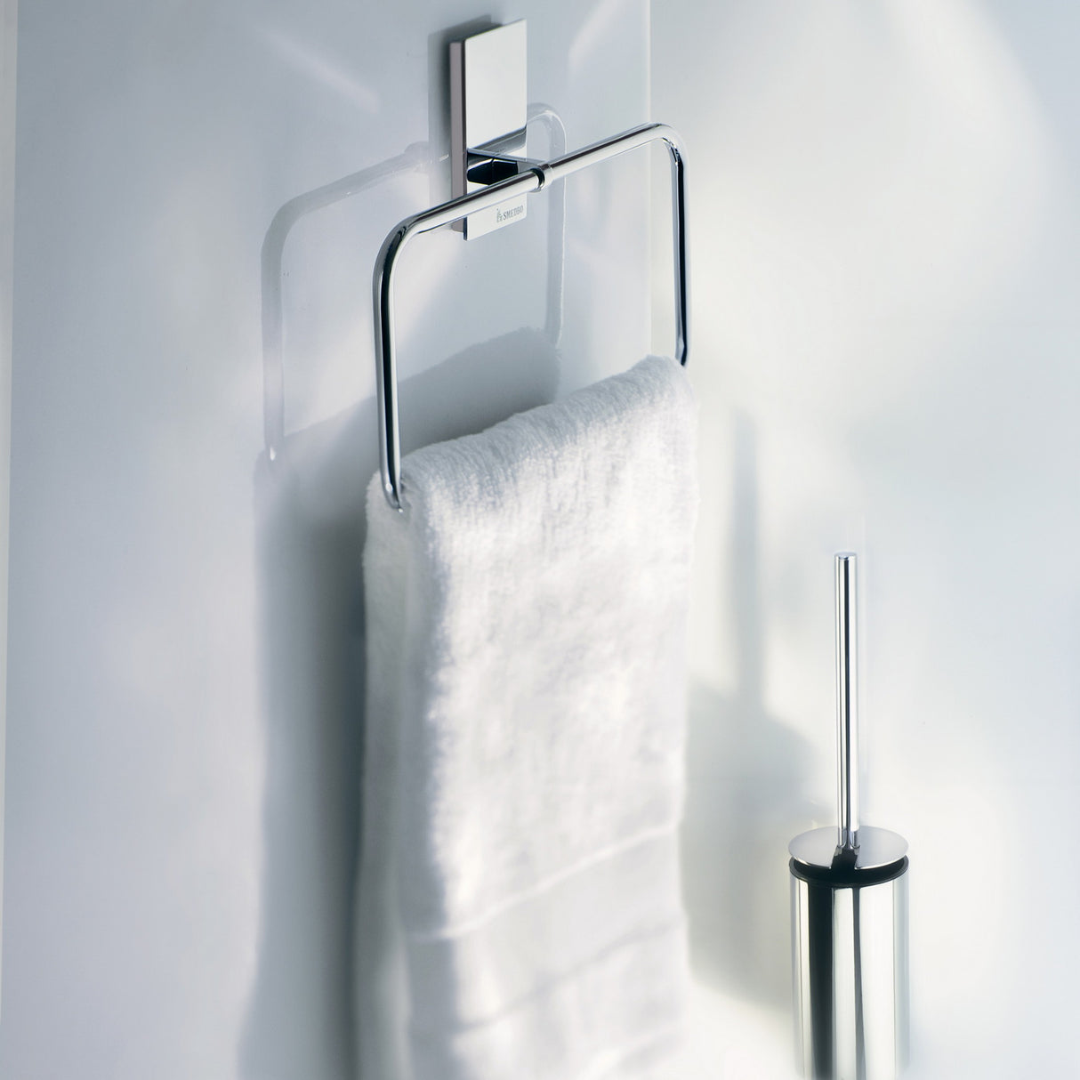 ZK344 Smedbo Pool Chrome Towel Ring Lifestyle