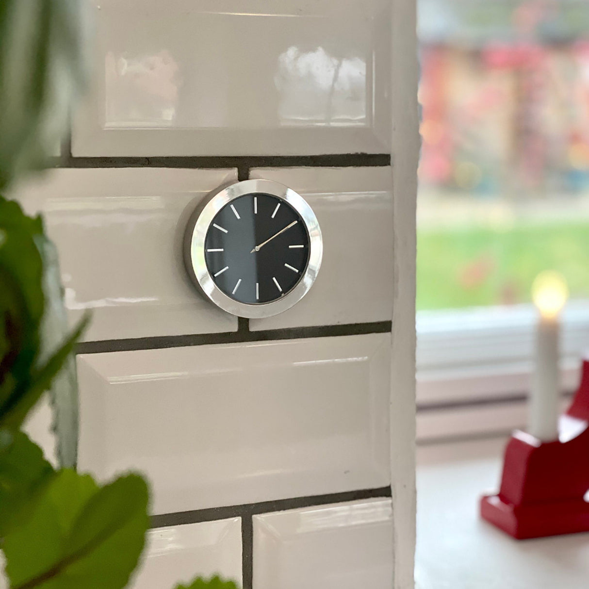 YK380 Smedbo Time Self Adhesive Black Bathroom Clock Lifestyle