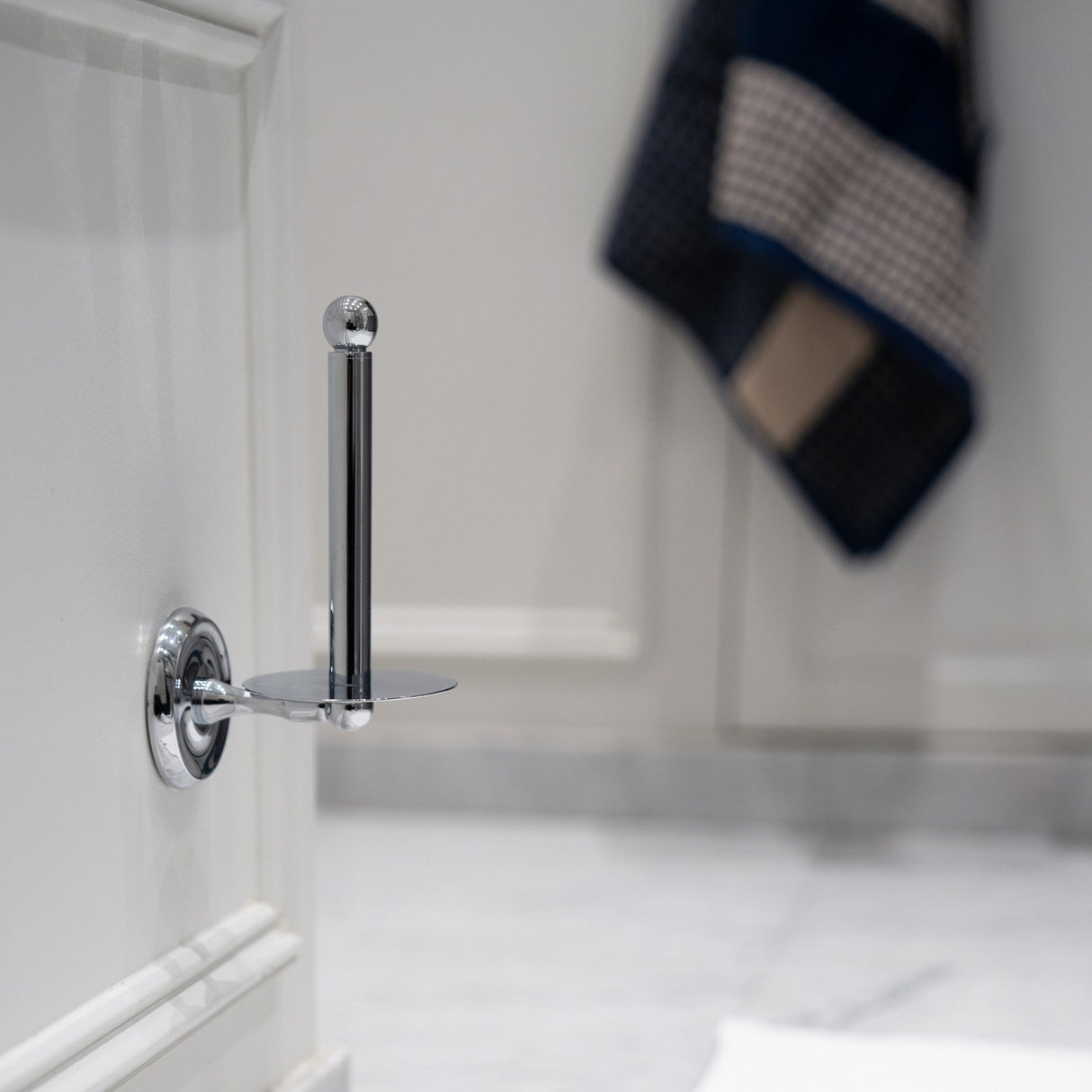 K220 Smedbo Villa Chrome Spare Toilet Roll Holder Close Up