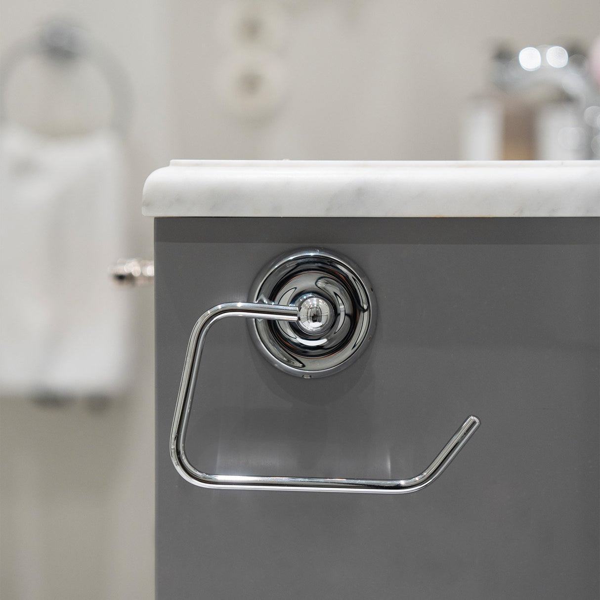 K241 Smedbo Villa Chrome Toilet Roll Holder Close Up