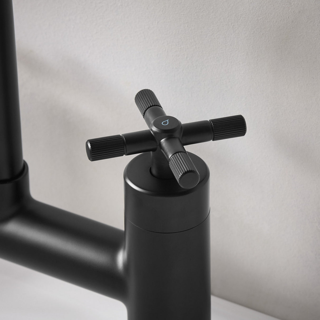 CRUBFBLK Bristan Cruzar Black Bath Filler Handle Design