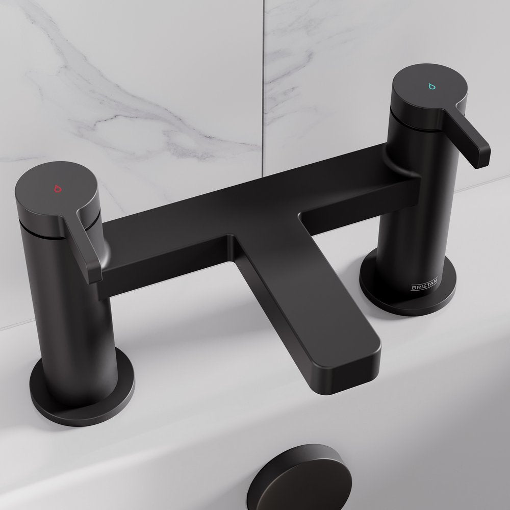 ELEBFBLK Bristan Elevar Bath Filler in Black Installed on a Bath