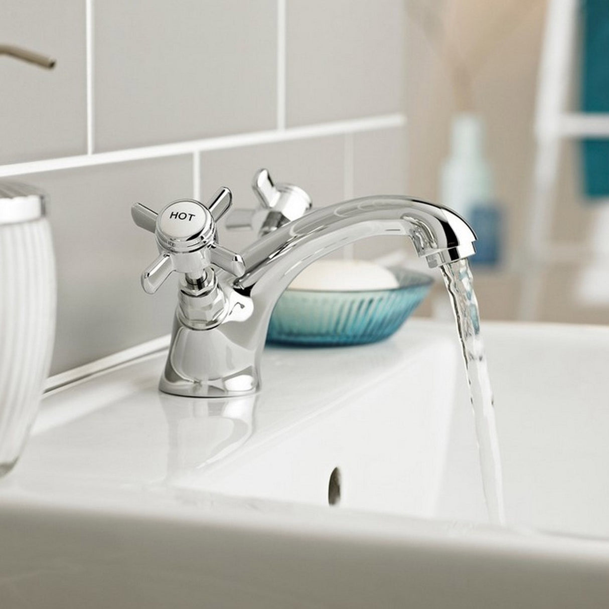 Kartell Klassique Mono Basin Mixer with Click Waste in Chrome lifestyle