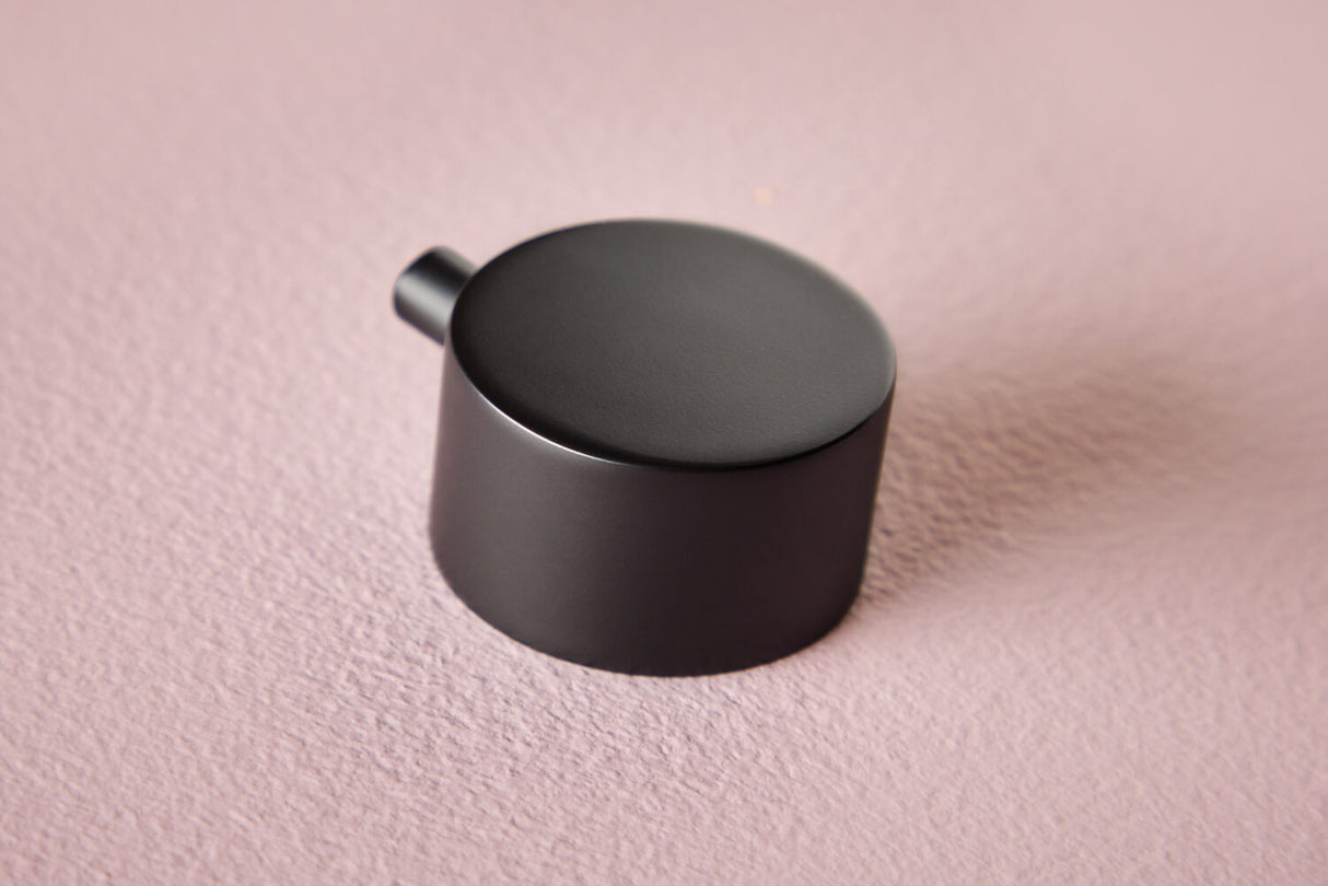 Scudo Concealed One Outlet Shower Valve with Matt Black Plate plain handle lifestyle