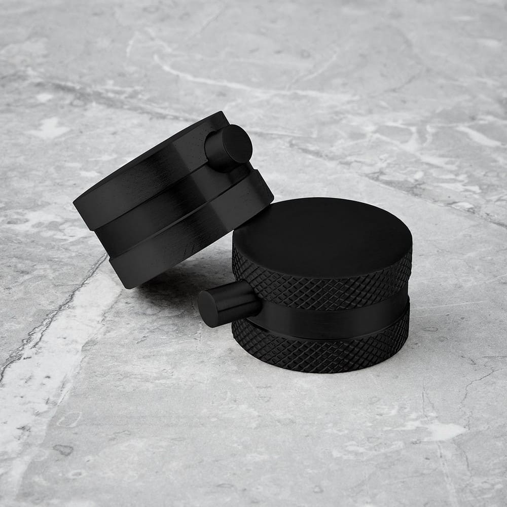 NU-023 Scudo Core Black Round Valve with Riser Kit and Head (2)