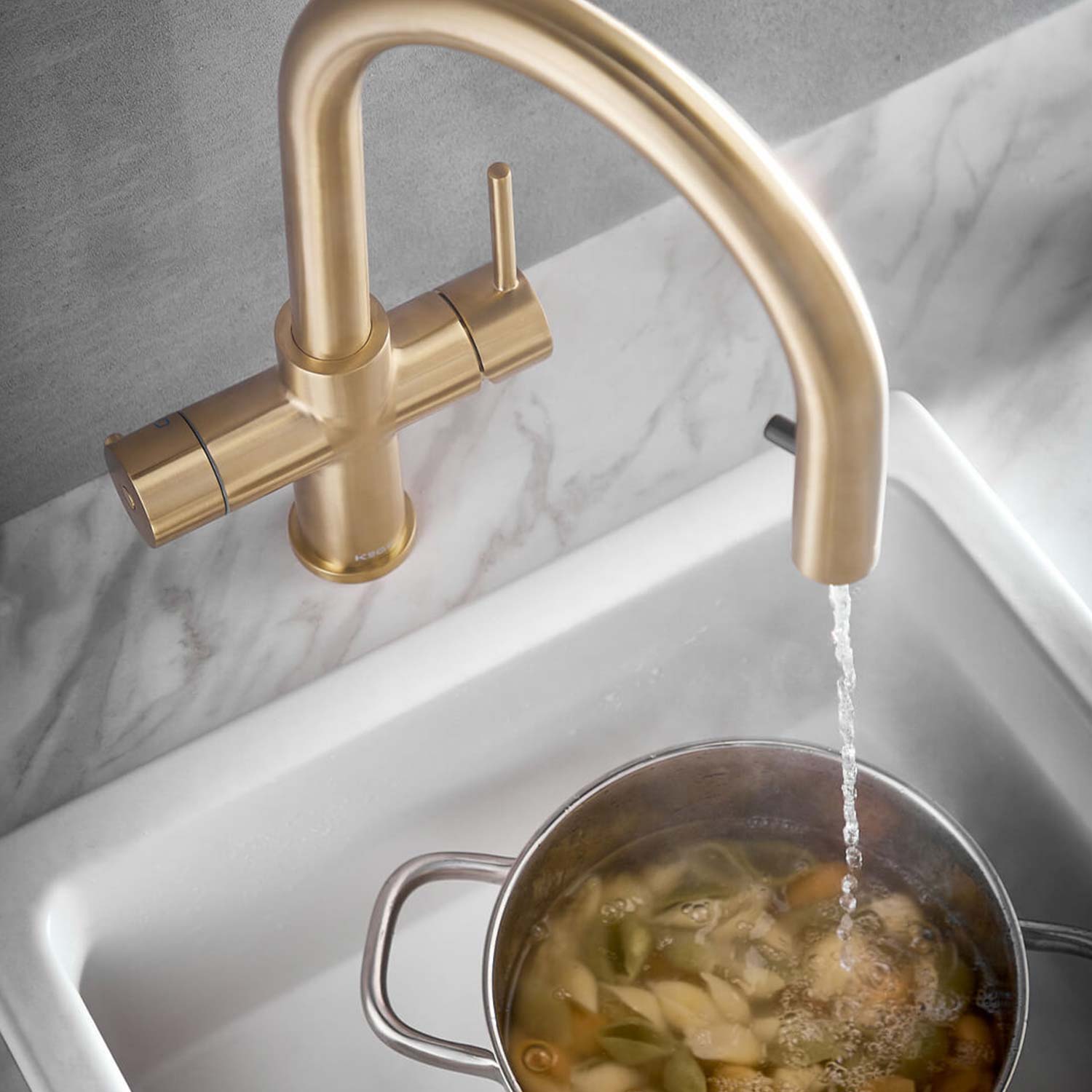 Scudo KoGE 4 in 1 Swan Pull Out Spout Boiling Water Tap in Brushed Brass lifestyle
