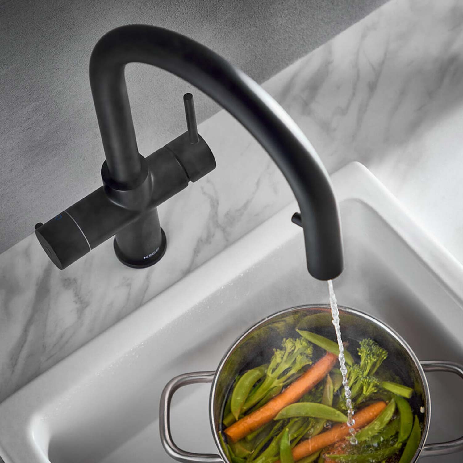 Scudo KoGE 4 in 1 Swan Pull Out Spout Boiling Water Tap in Matt Black lifestyle 2
