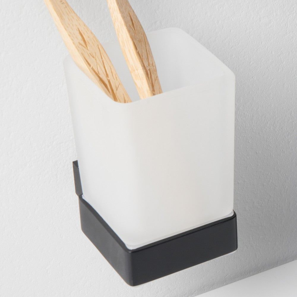 Scudo Mono Tumbler Holder Black Lifestyle