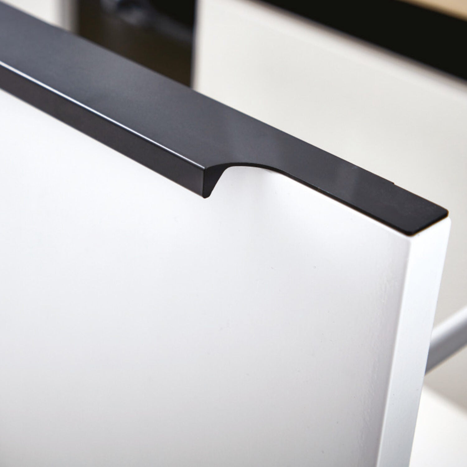 Scudo Muro Black Wrap Over Handle