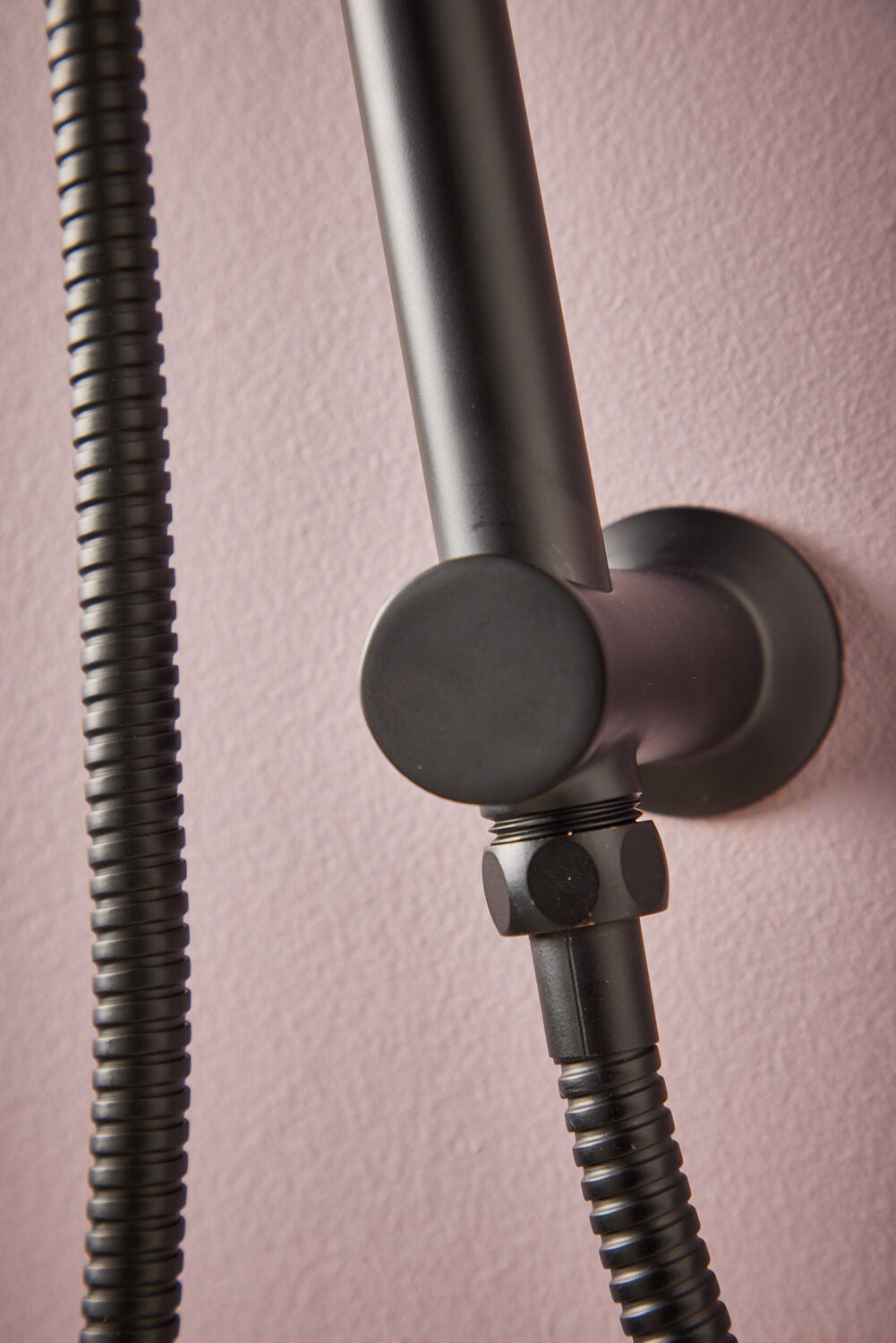 Scudo Riser Rail and Handset with Hose in Matt Black Lifestyle 2