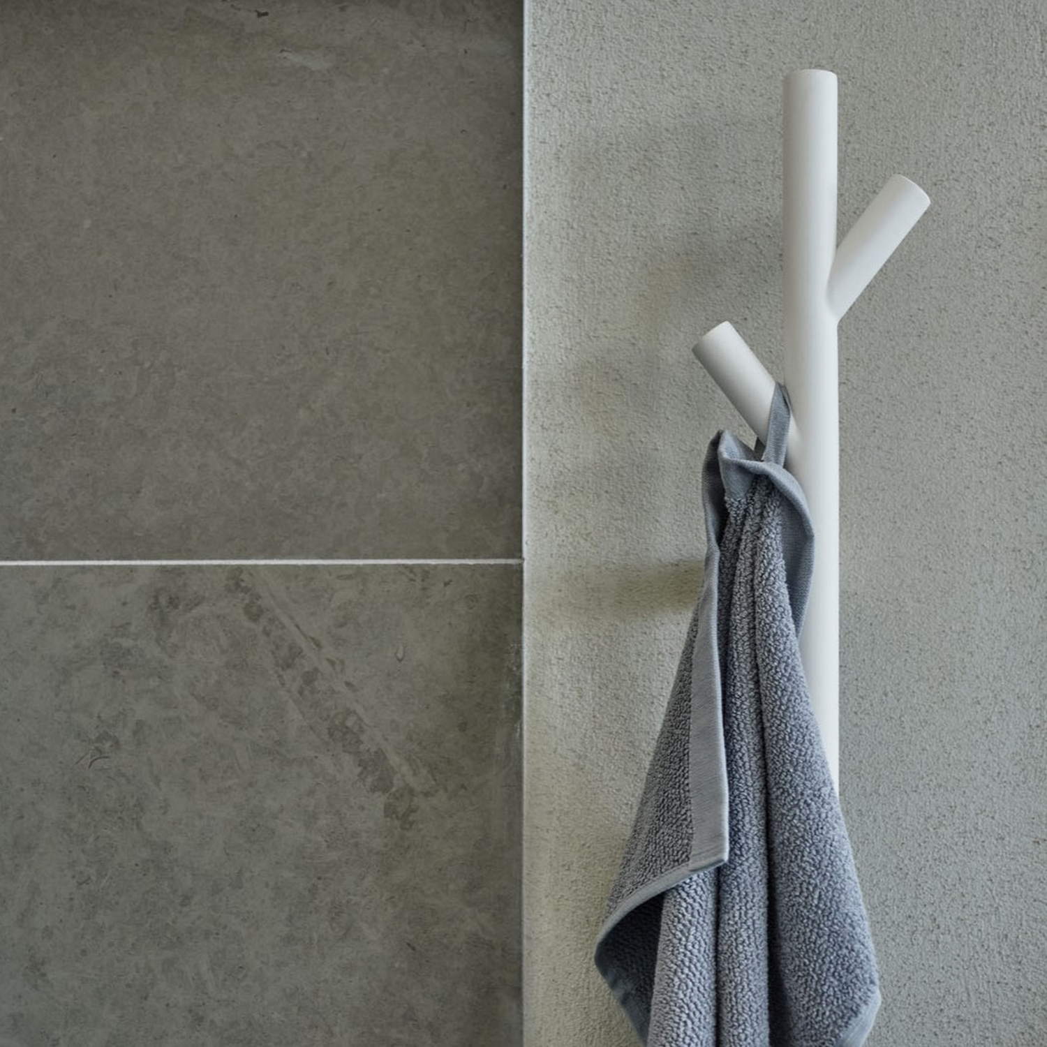 FX710 Smedbo Dry Tree Electric 1720mm White Towel Warmer Close Up