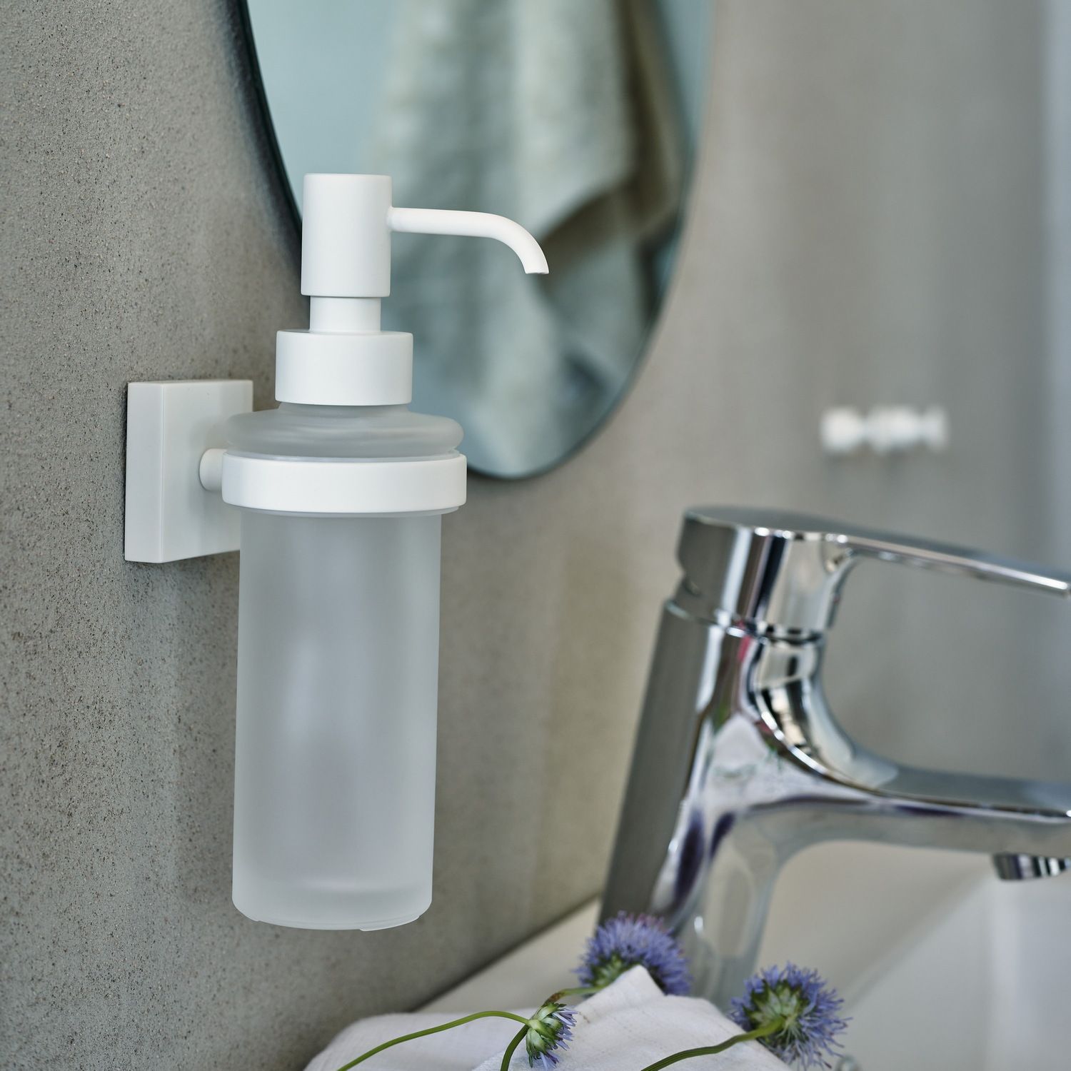 RX369 Smedbo House Matt White Wall Mounted Glass Soap Dispenser Lifestyle