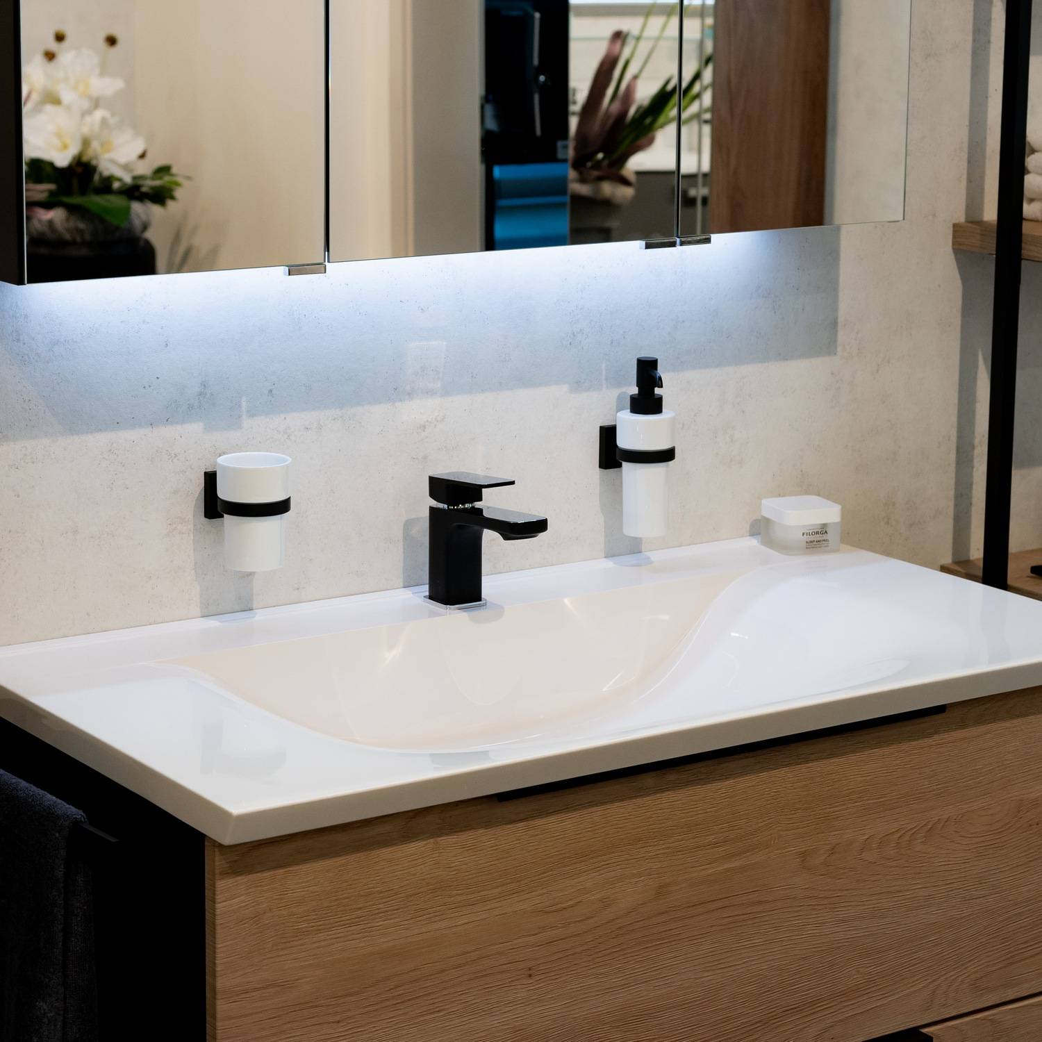 RB369P Smedbo House Wall Mounted Black Soap Dispenser Lifestyle