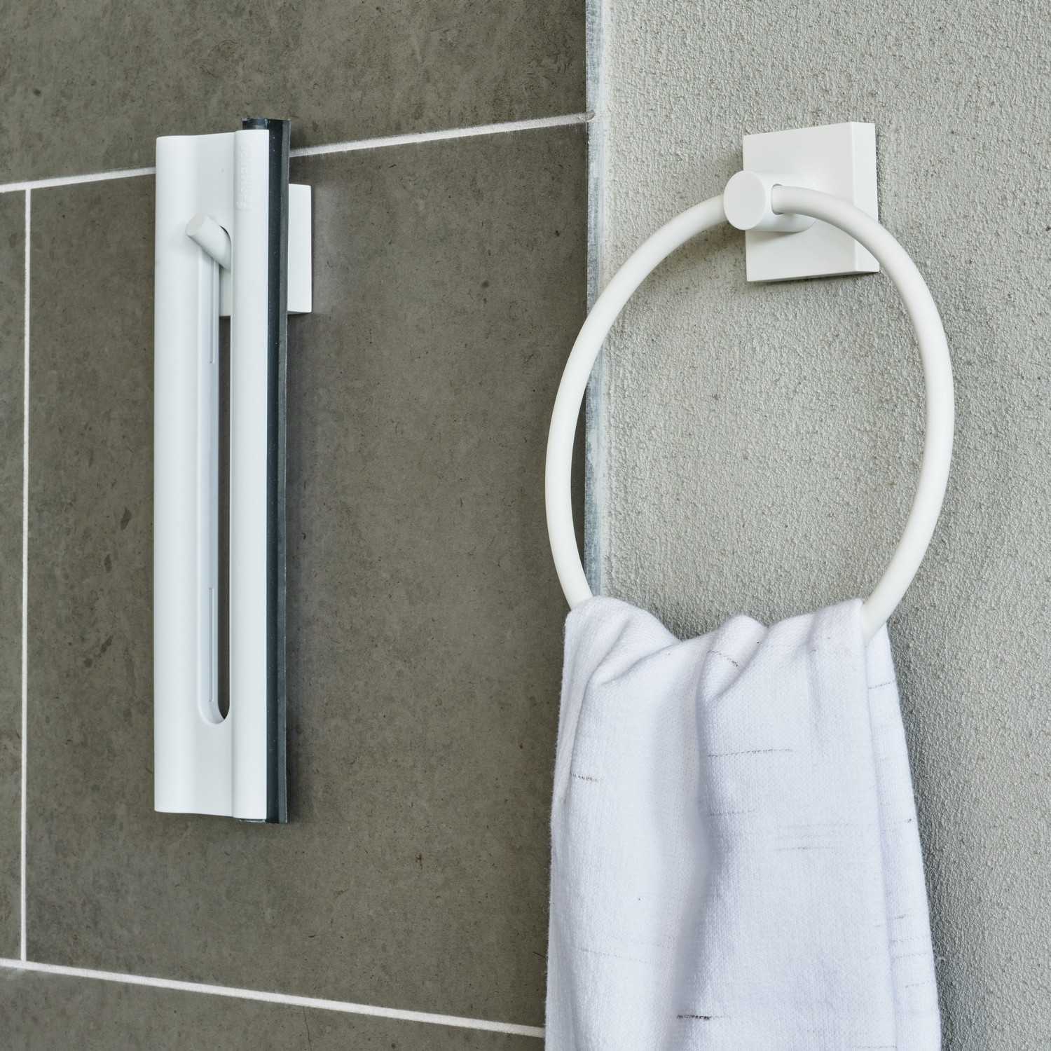 DX2145 Smedbo Sideline White Easy Grip Shower Squeegee Lifestyle