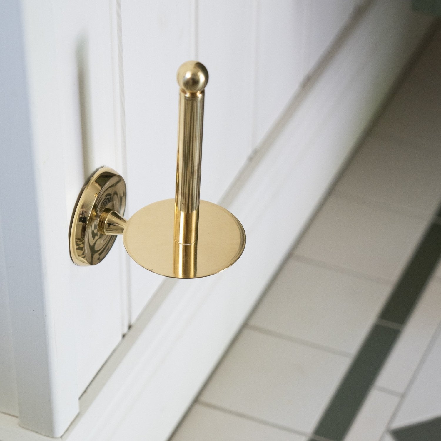 V220 Smedbo Villa Polished Brass Spare Toilet Roll Holder Lifestyle