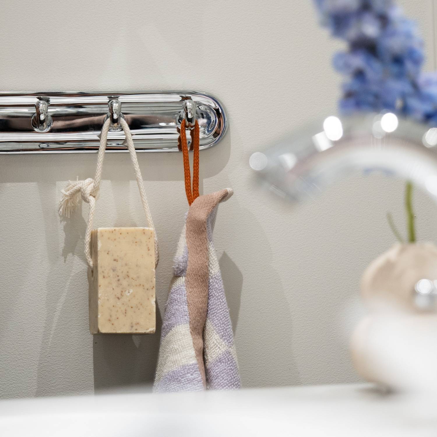 K259 Smedbo Villa Polished Chrome Quadruple Hook Lifestyle